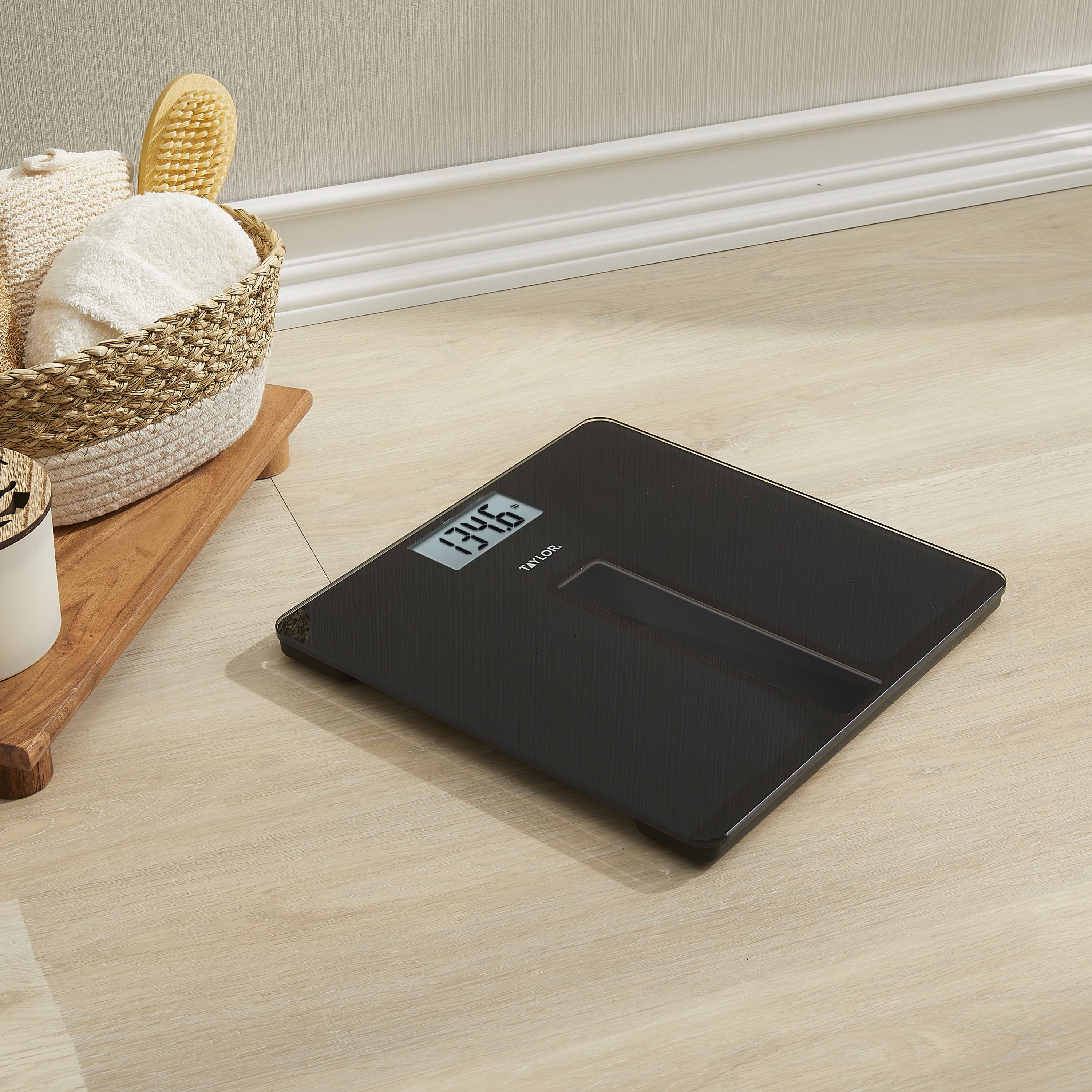 Digital Light-Powered Bath Scale