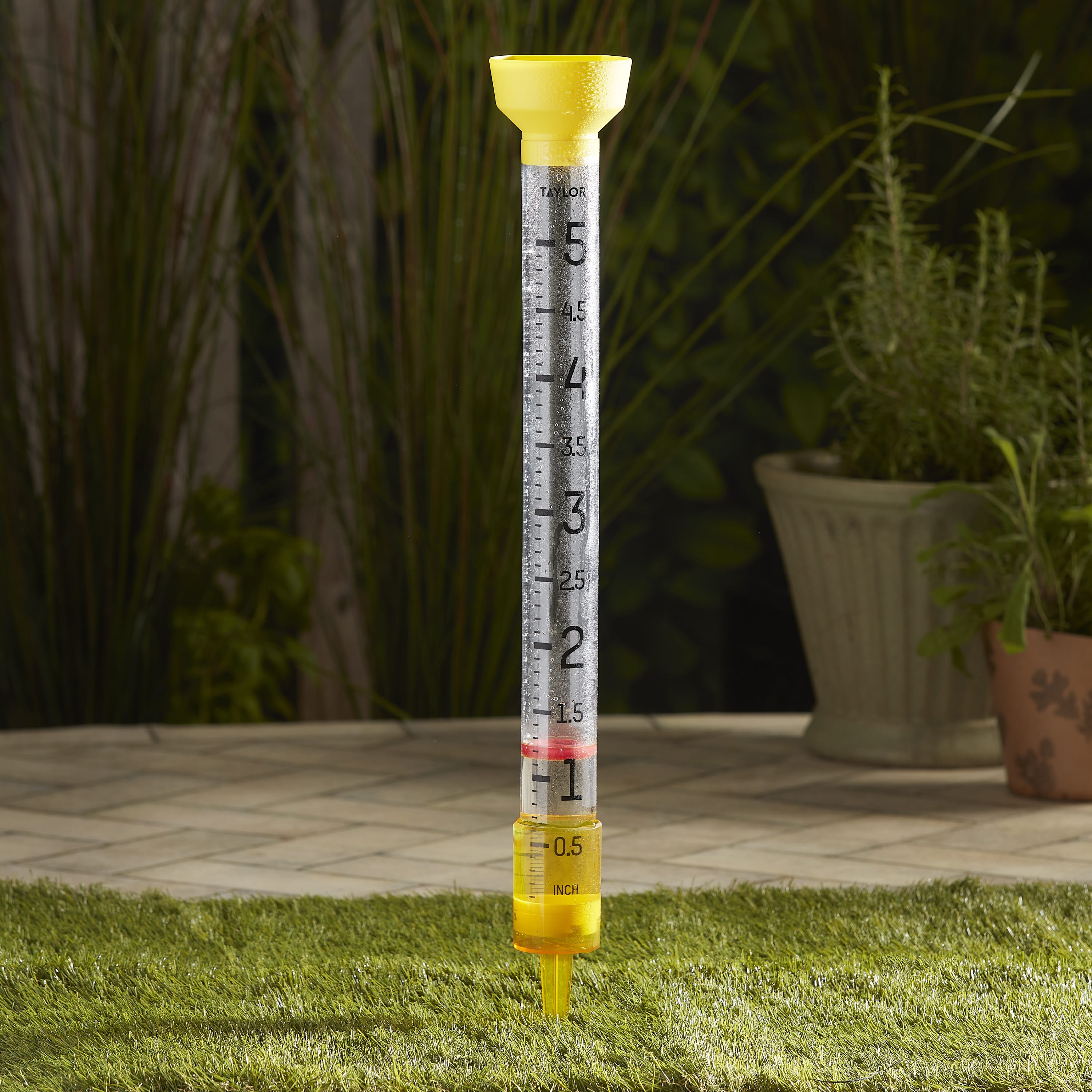 Pluviómetro Jumbo Jr. con capacidad de 5"